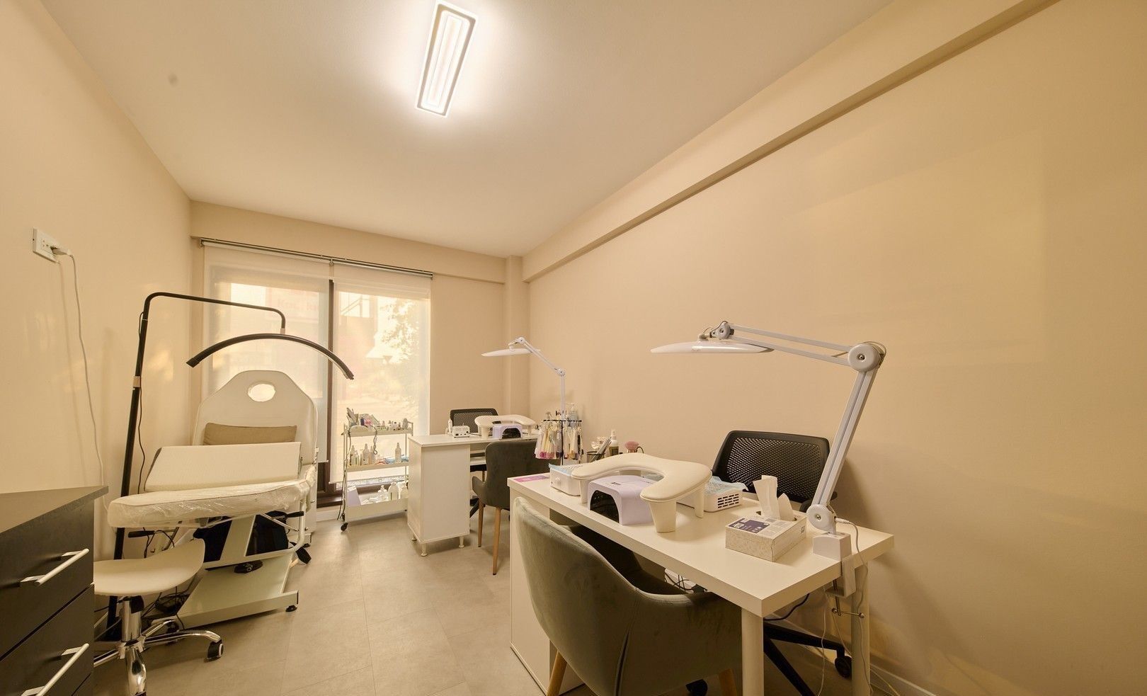 Cabina de cosmetică și manichiură