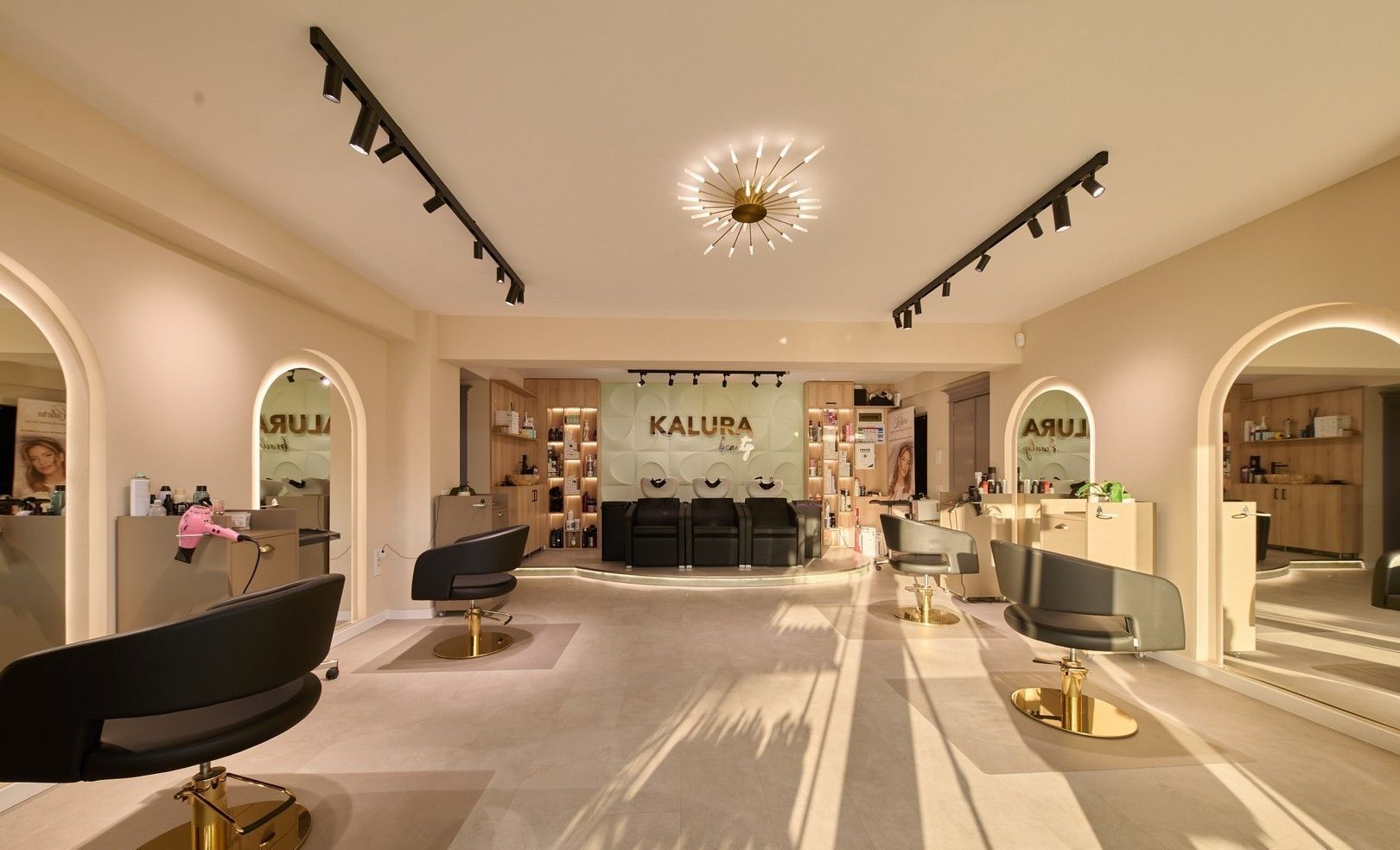 Salonul Kalura Beauty din Iași — interior