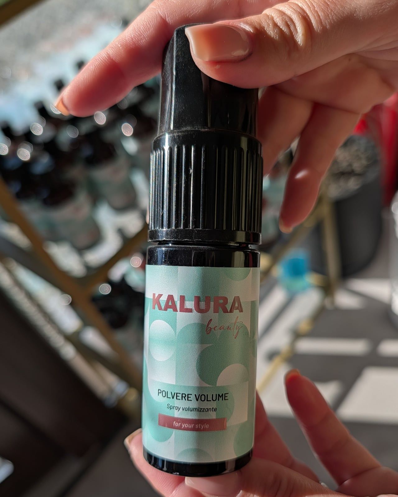 Flaconul de pudră de volum Kalura Beauty (Polvere Volume)
